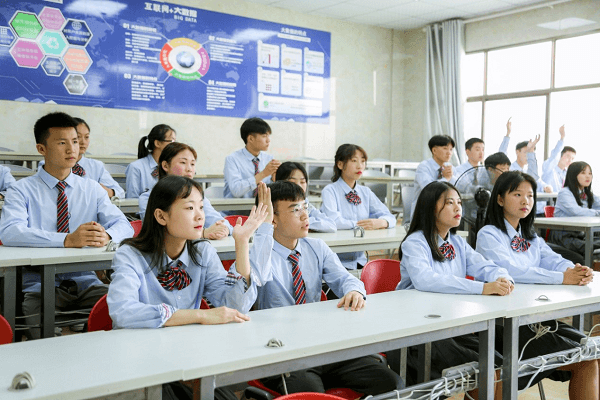 又一利好消息，教育部再發(fā)文：職業(yè)本科與普通本科證書效力同等！
