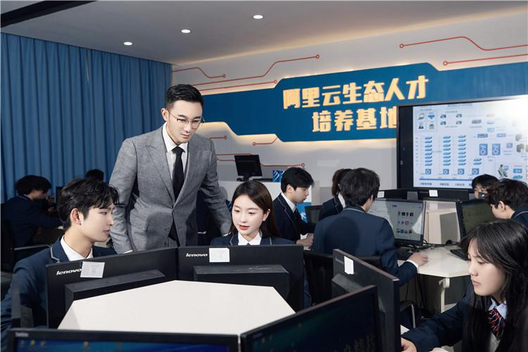 中考動向丨中考or學技術，成績不理想初中生要做兩手準備！?