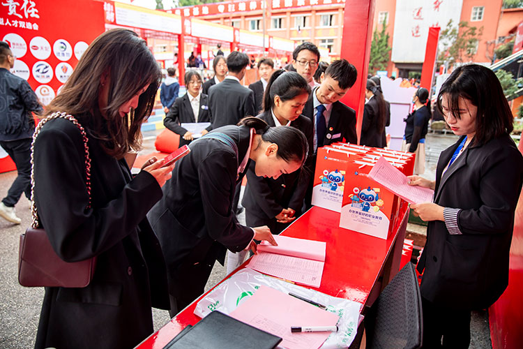 金九銀十求職季：應(yīng)屆生參加校招要注意什么
