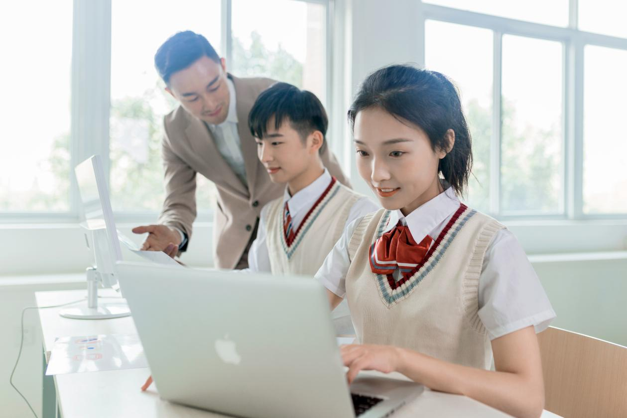 成績(jī)不理想，初中畢業(yè)如何選擇自己的職業(yè)方向?