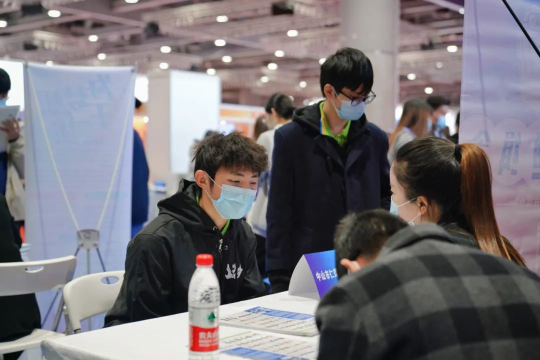從 “能就業(yè)” 到 “好就業(yè)、就好業(yè)”，蘭州新華的就業(yè)環(huán)境有多好？