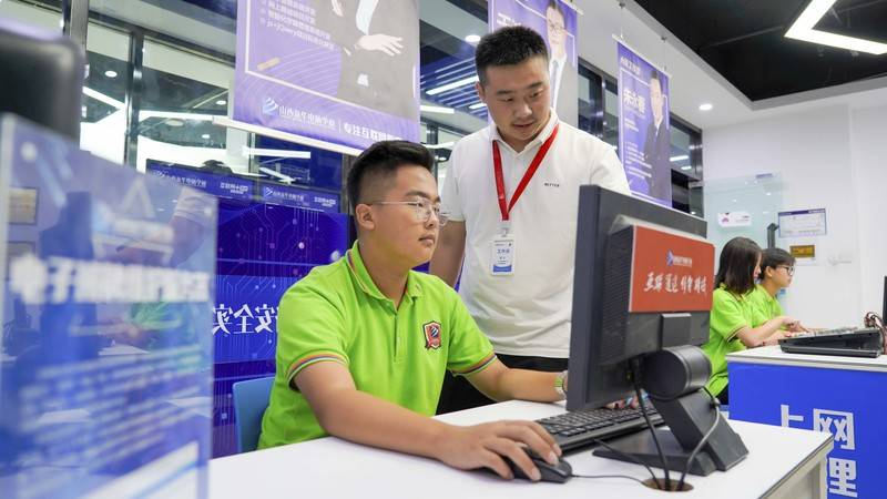 2024年初高中生選什么專業(yè)有前途，世界互聯(lián)網(wǎng)大會(huì)為你指點(diǎn)迷津